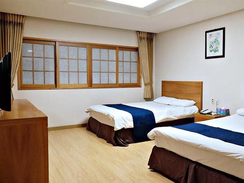 Jeju Parkside Tourist Hotel Экстерьер фото