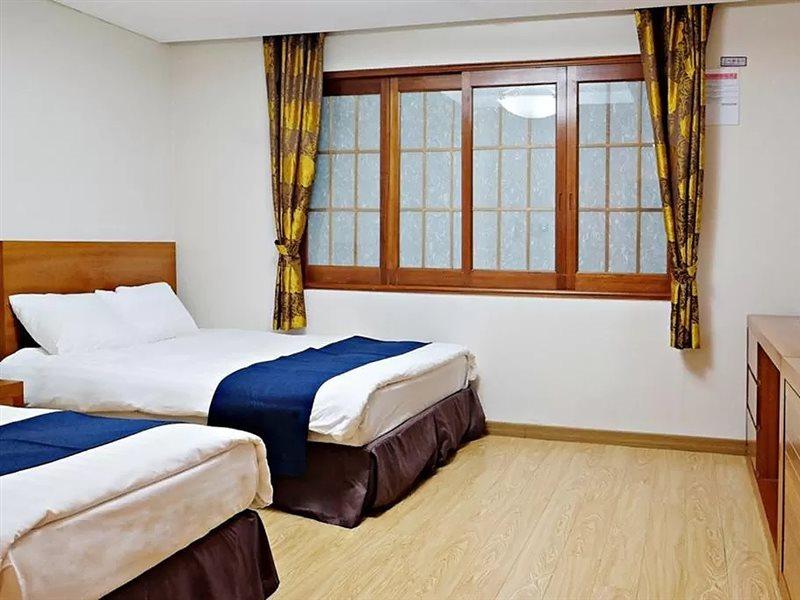 Jeju Parkside Tourist Hotel Экстерьер фото