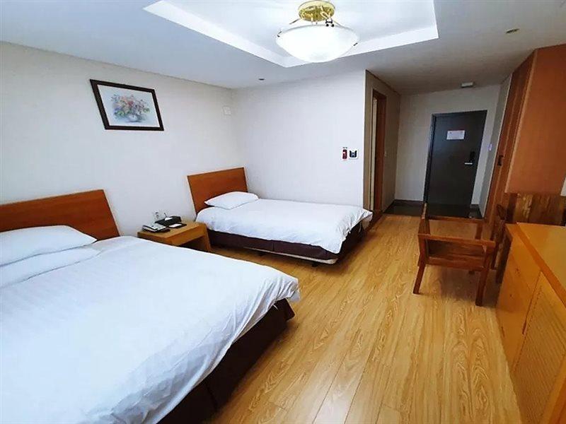 Jeju Parkside Tourist Hotel Экстерьер фото