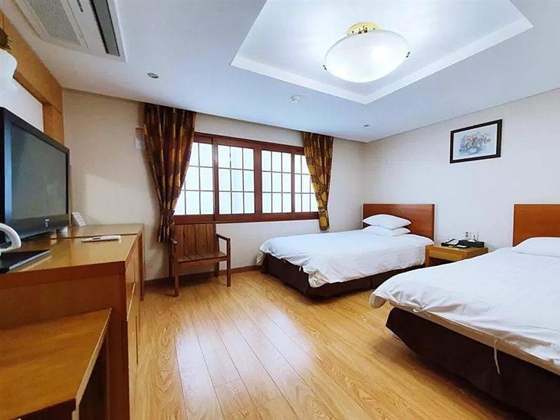 Jeju Parkside Tourist Hotel Экстерьер фото