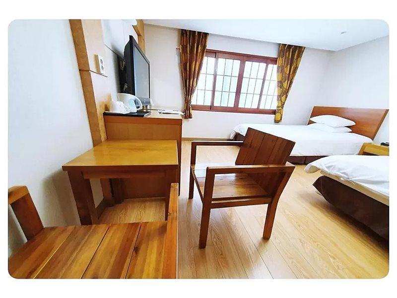 Jeju Parkside Tourist Hotel Экстерьер фото