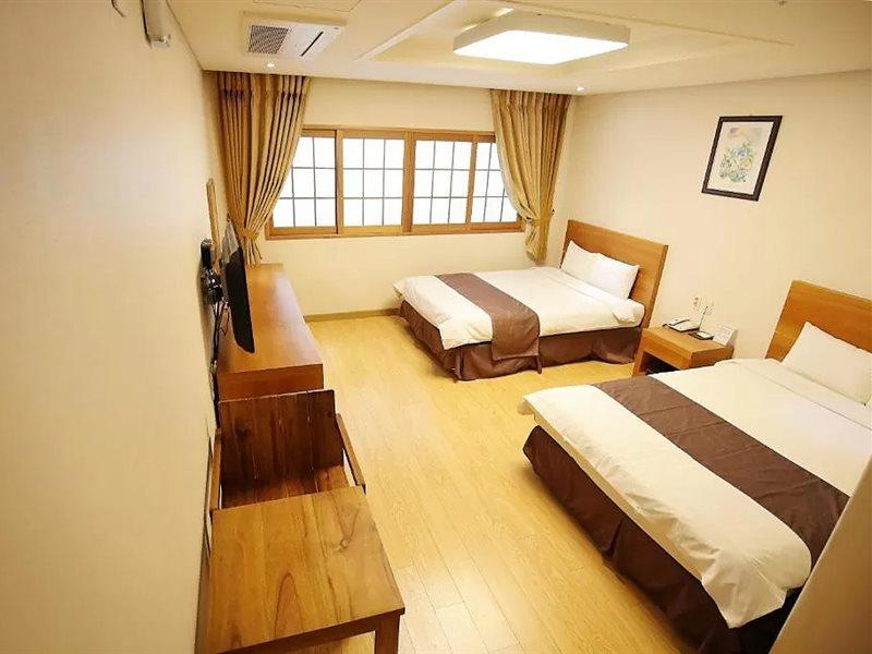 Jeju Parkside Tourist Hotel Экстерьер фото