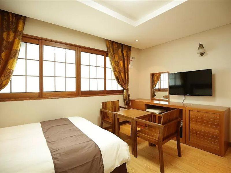 Jeju Parkside Tourist Hotel Экстерьер фото
