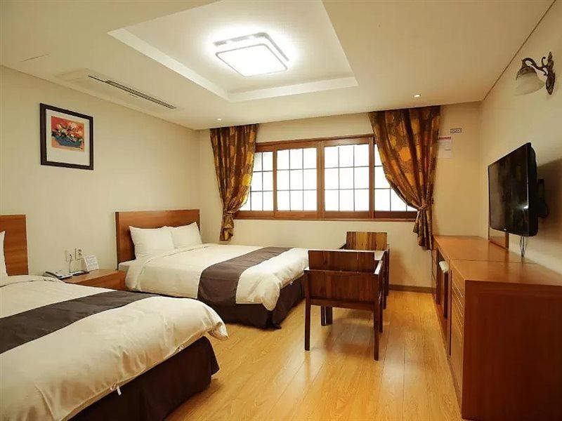 Jeju Parkside Tourist Hotel Экстерьер фото
