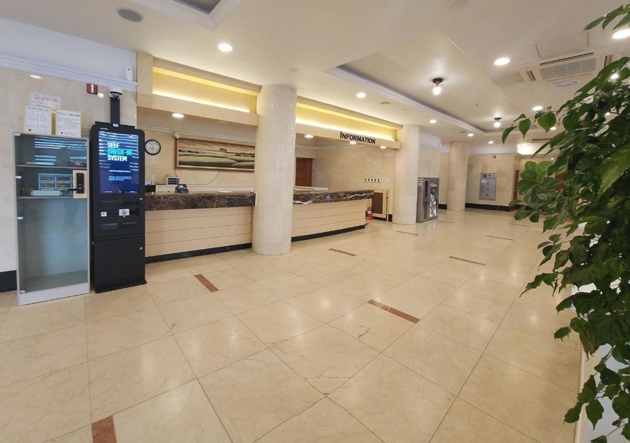 Jeju Parkside Tourist Hotel Экстерьер фото