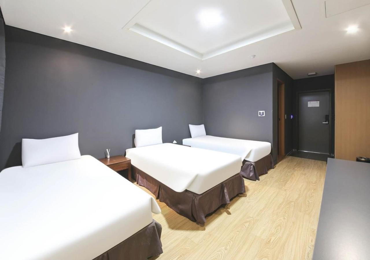 Jeju Parkside Tourist Hotel Экстерьер фото
