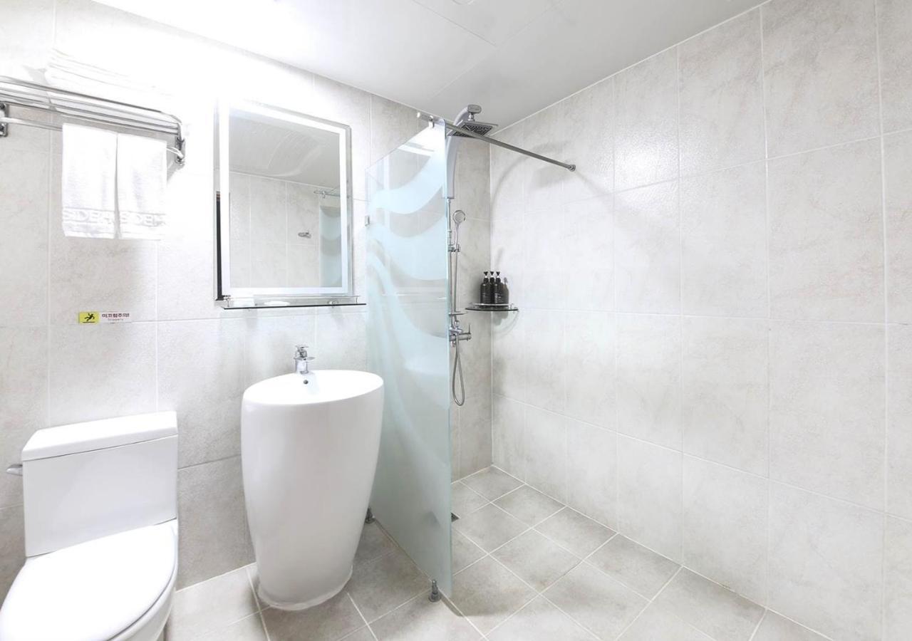 Jeju Parkside Tourist Hotel Экстерьер фото