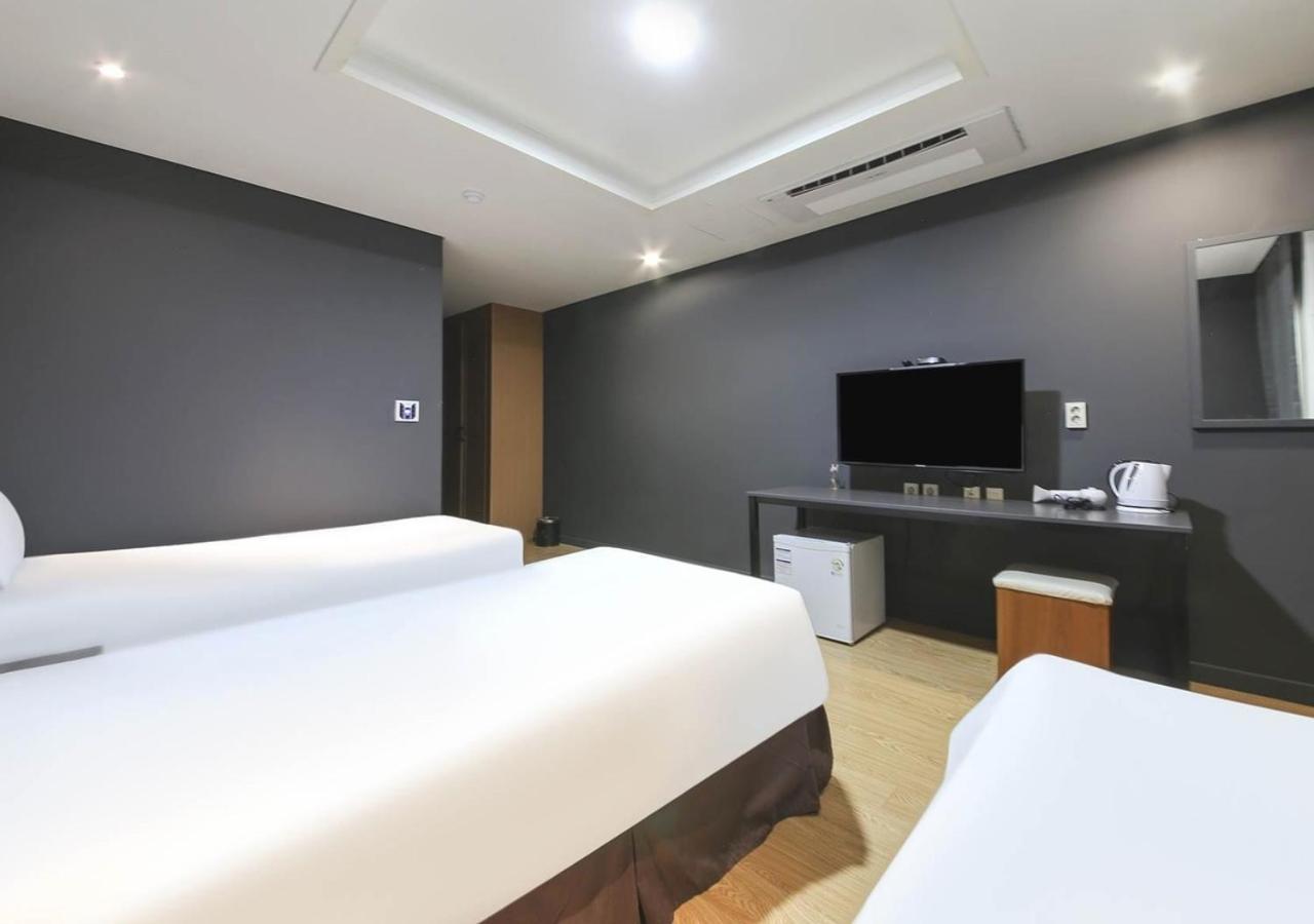Jeju Parkside Tourist Hotel Экстерьер фото