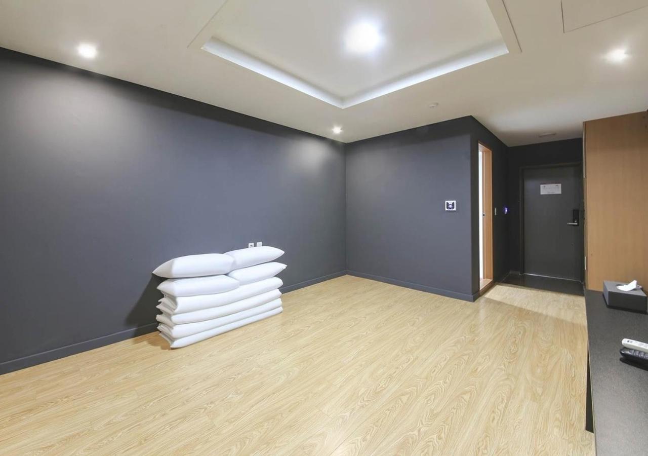 Jeju Parkside Tourist Hotel Экстерьер фото