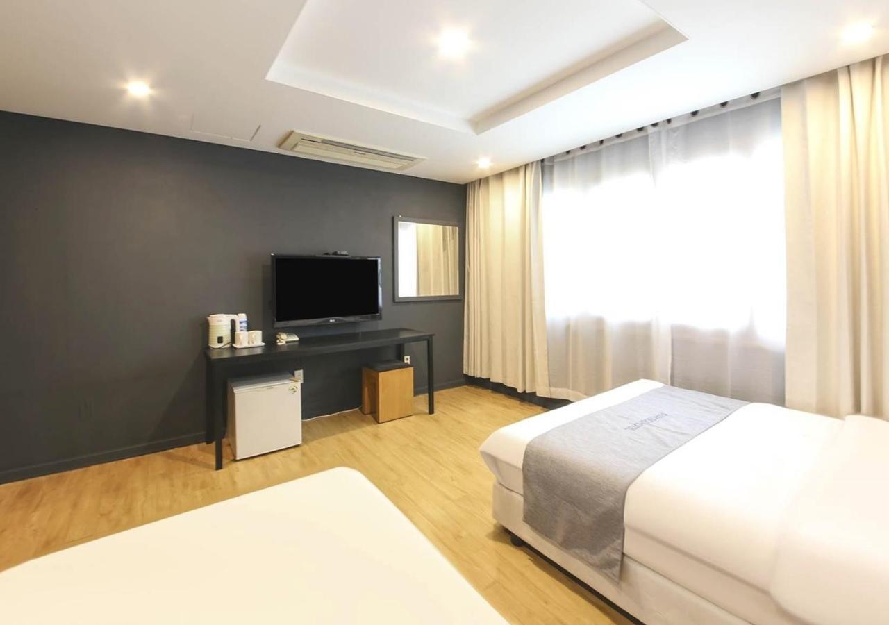 Jeju Parkside Tourist Hotel Экстерьер фото