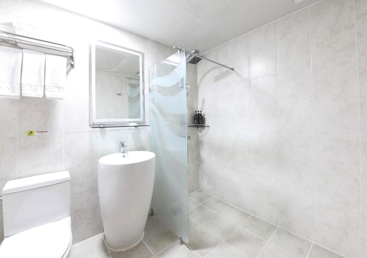 Jeju Parkside Tourist Hotel Экстерьер фото